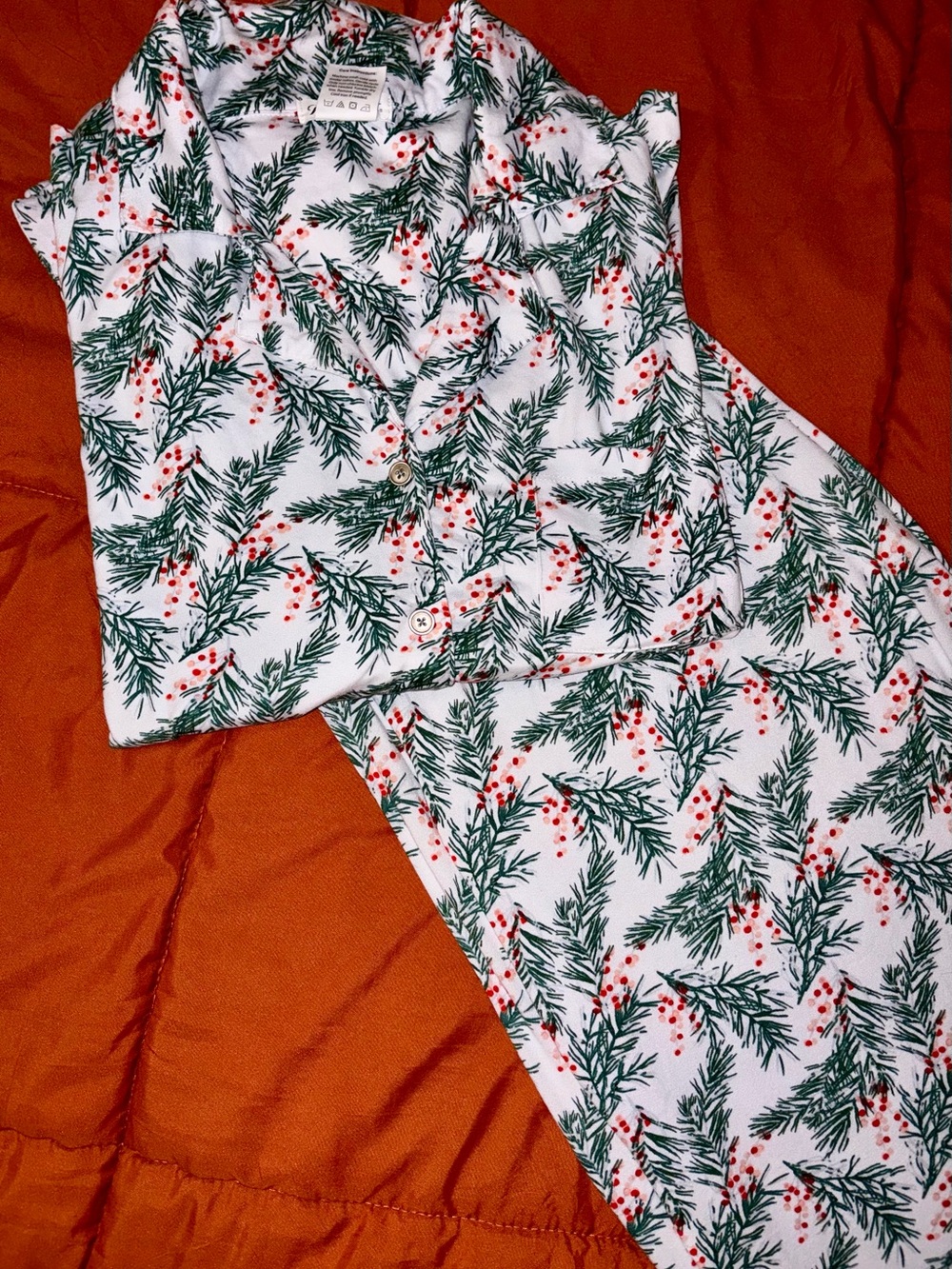 Women’s Holiday Pine & Berry Pajama Set - White/Green/Red